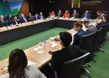 Valdez Albizu recibió a una misión de empresarios franceses