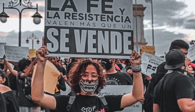 Santiago demanda respuestas ante crisis electoral con realización de concierto