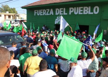 “No vale estufa, ni nevera, como quiera, van pa’ fuera”, corea la FP en Puerto Plata