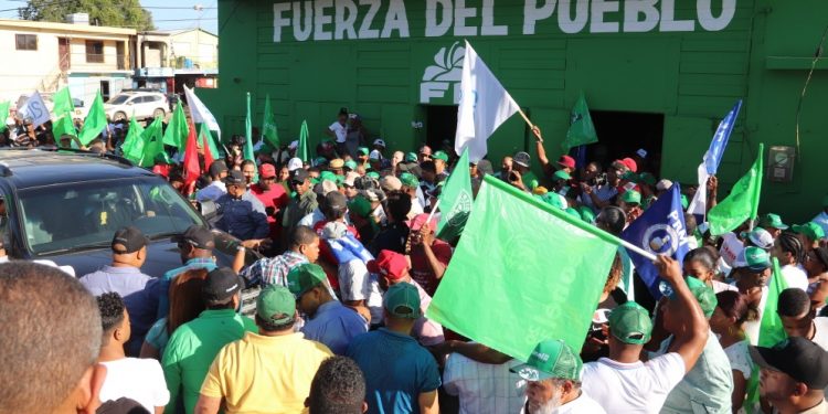 “No vale estufa, ni nevera, como quiera, van pa’ fuera”, corea la FP en Puerto Plata