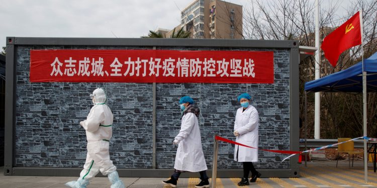 Ascienden a 425 los muertos por el coronavirus en China