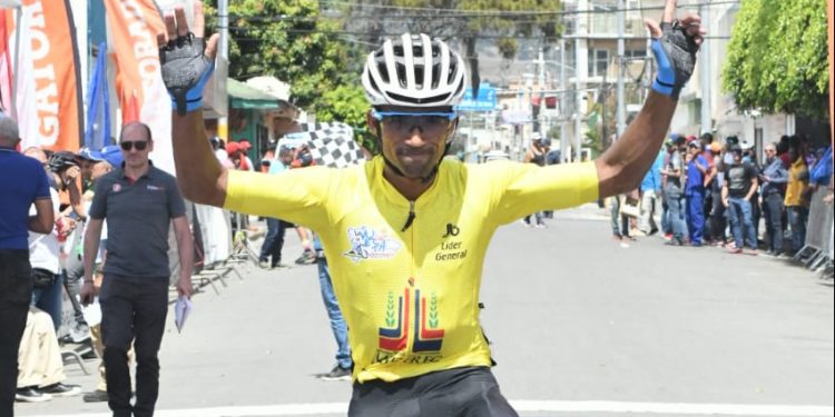 Ciclismo: Ismael Sánchez vuelve a ser el gran rey en las montañas