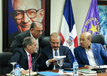 Comité político del PLD reunido este lunes