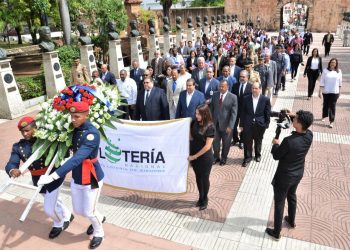 Lotería Nacional honra Padres de la Patria