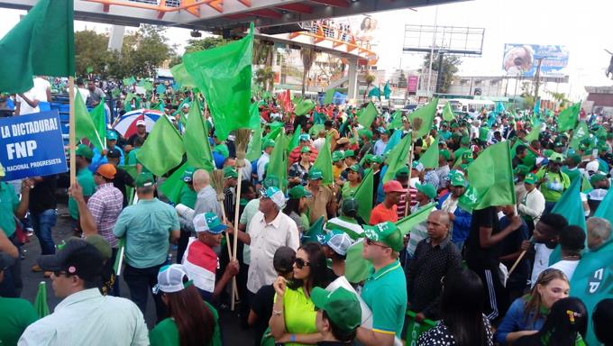 Miles de personas participan en la Marcha por la Democracia
