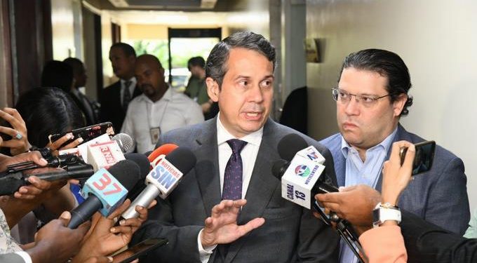 Partidos de oposición se amotinan contra la JCE