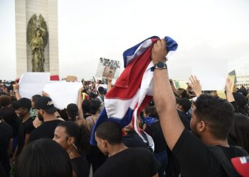 Miles se congregan en la Plaza de la Bandera a reclamar elecciones limpias