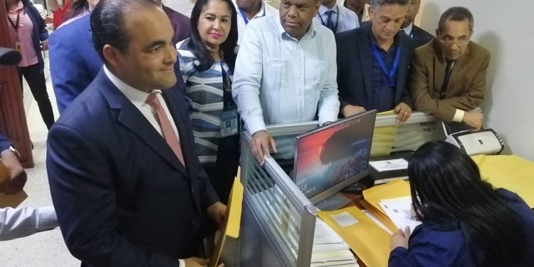 PLD inscribe candidaturas para las elecciones de mayo