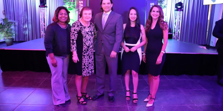 New Horizons Radio: una voz alternativa del sector educativo en RD