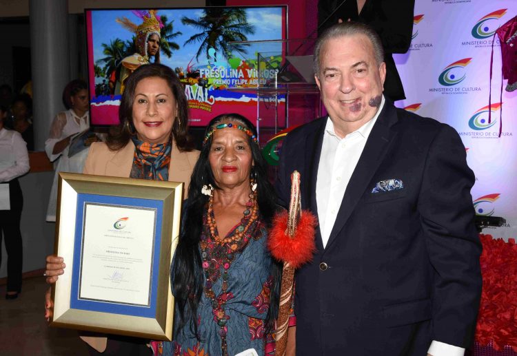 Entregan Premio Felipe Abreu a cuatro destacados gestores del carnaval dominicano