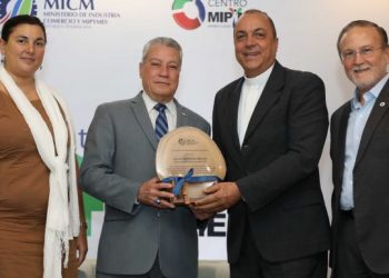 Ministro Nelson Toca Simó pondera el papel de los centros mipymes