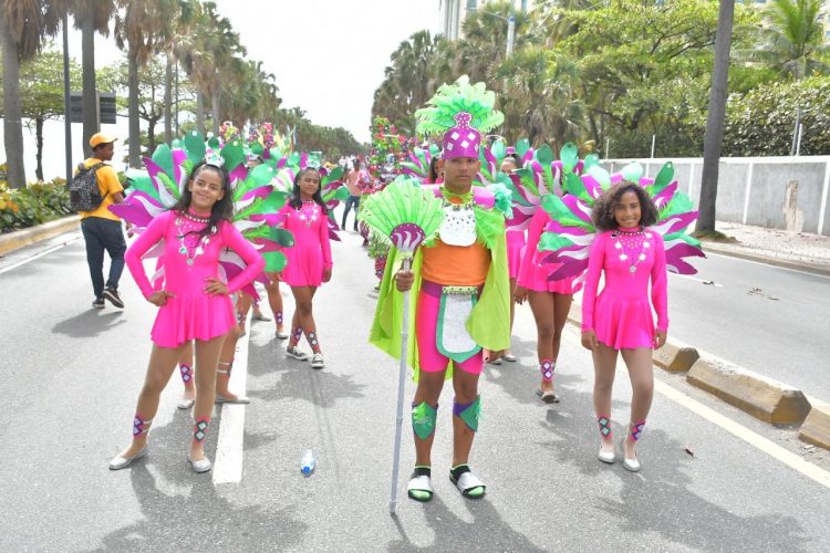 Desfile del Carnaval 2020 muy concurrido en comparsas y público