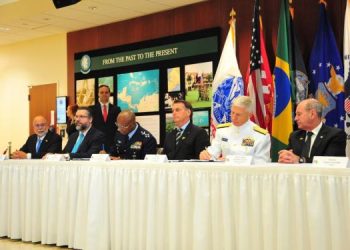 En visita a FL presidente Bolsonaro de Brasil firma acuerdo con Comando Sur