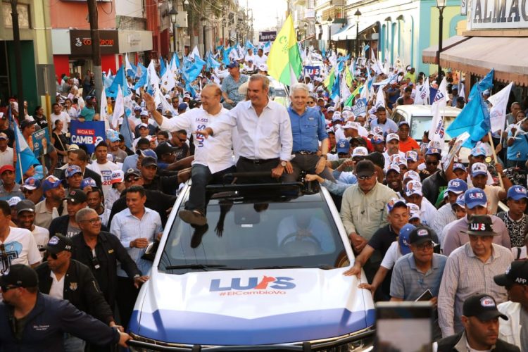 Abinader apoya candidatos a alcaldes del PRM en Santiago, San Francisco y Salcedo