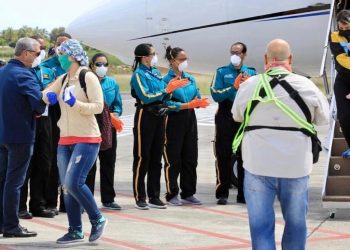 Regresaron 126 jóvenes que estudiaban en Cuba