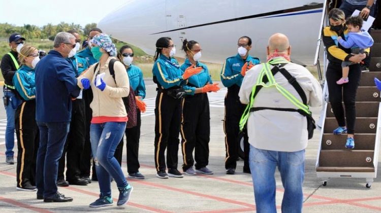 Regresaron 126 jóvenes que estudiaban en Cuba