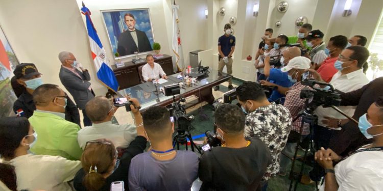 Alcaldía de Santiago prohibe espectáculos y otras actividades por el coronavirus