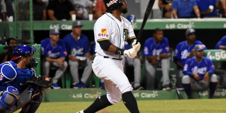 ¡Cambio! Aguilas adquieren a Aneury Tavárez y envían Rainel Rosario a las Estrellas