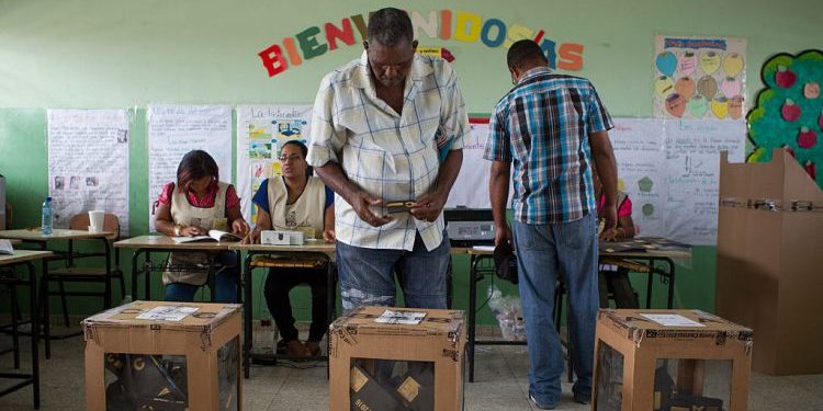 Las votaciones arrancaron temprano en todo el país