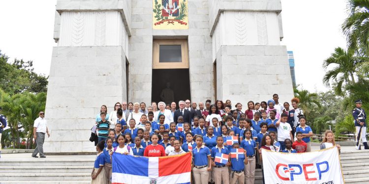 Efemérides Patrias conmemora 203 Aniversario Natalicio de Francisco del Rosario Sánchez