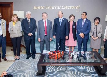 Misión de observadores de la OEA encabeza Eduardo Frei visita la JCE