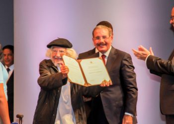 Embajador José Antonio Rodríguez lamenta partida del poeta Ernesto Cardenal