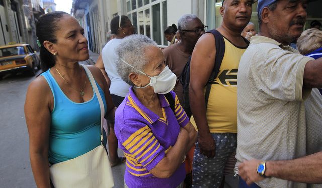 El coronavirus amenaza a envejecida población cubana