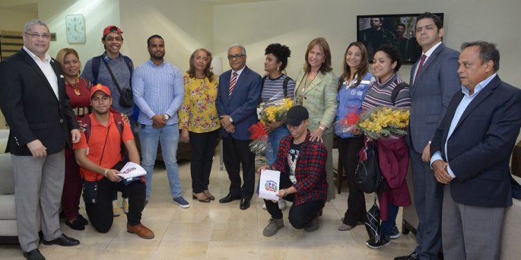 Llegaron a RD estudiantes evacuados de China por coronavirus