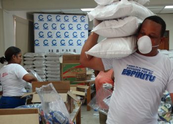 Industrias de Haina donan catorce toneladas de alimentos a comunidades