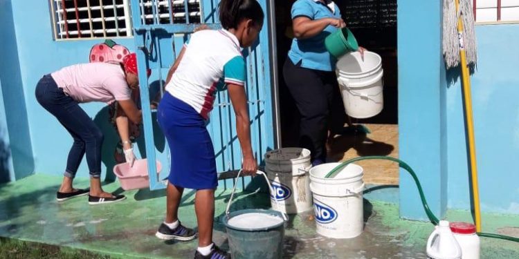 MINERD inicia jornada de limpieza y desinfección de todos los centros educativos