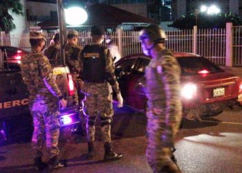 Militares se integran a patrullajes para evitar se viole el toque de queda