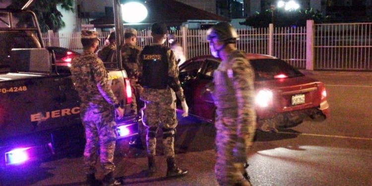 Militares se integran a patrullajes para evitar se viole el toque de queda