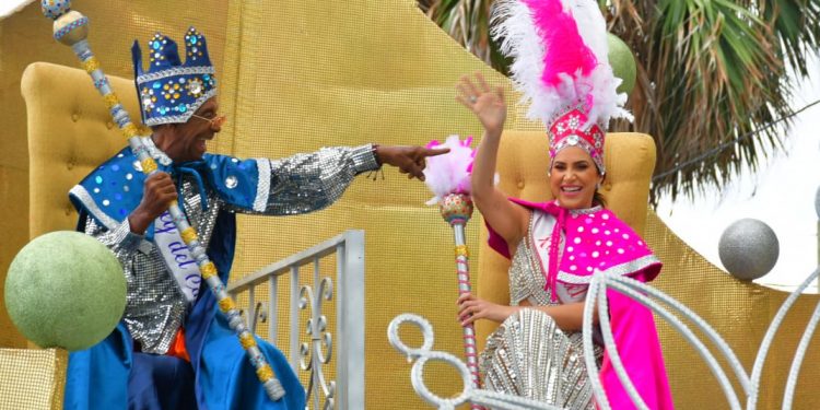 Pamela y Chachón encabezan Desfile Nacional del Carnaval
