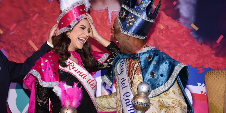 Pamela y Chachón, coronados reyes del carnaval 2020