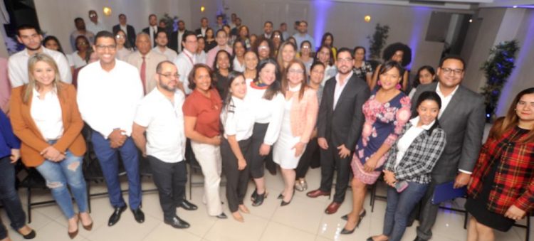 Mujeres dominicanas son menos de 5% dentro de los pilotos que operan el país