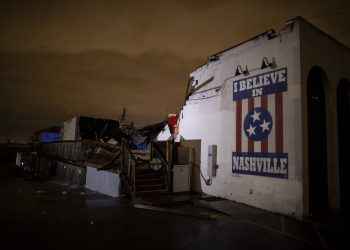 Violento tornado mata 19 personas en Tennessee