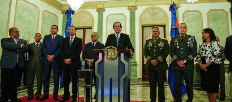 Gobierno rectifica y dice jornada contra coronavirus el miércoles no será casa por casa