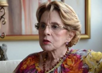 Lamentan muerte de Arlette Fernández