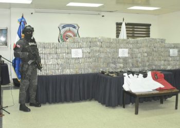 DNCD decomisa en Nigua 700 paquetes de drogas y arresta a once individuos