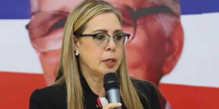 Sergia Elena de Séliman acompañaría a Leonel Fernández