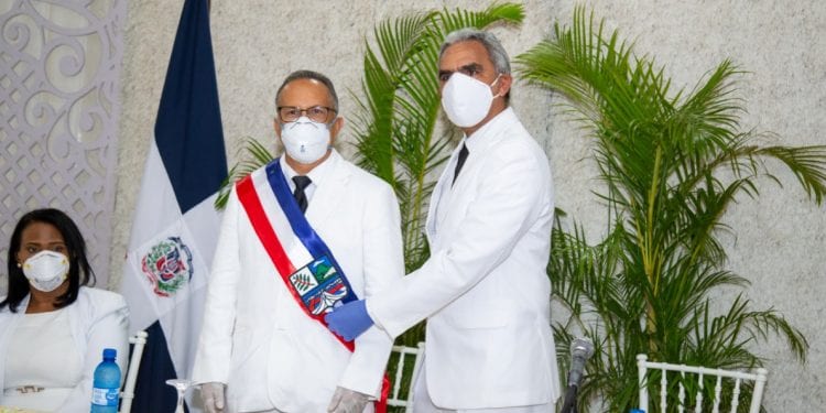 Santo Ramírez es juramentado alcalde de Baní