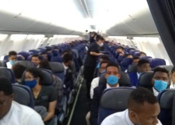 Regresan al país dominicanos varados en México