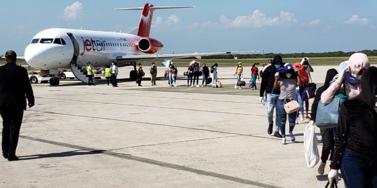 45 dominicanos regresan de Aruba y Curazao
