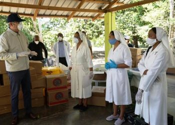 Luis Abinader fue a dar ayudas a Haina, Nigua y San Cristóbal