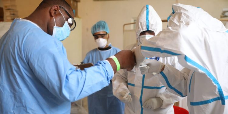 Aplican 451 pruebas rápidas en La Victoria; 27 reclusos dan positivo