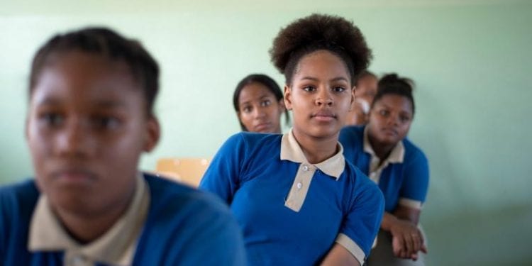 Nuevas directrices ofrecen una hoja de ruta para reabrir las escuelas en condiciones de seguridad