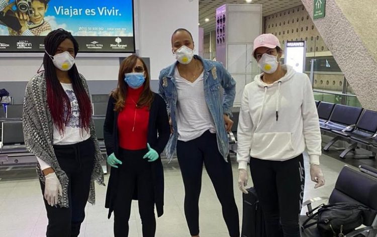 Regresan al país dominicanos varados en México