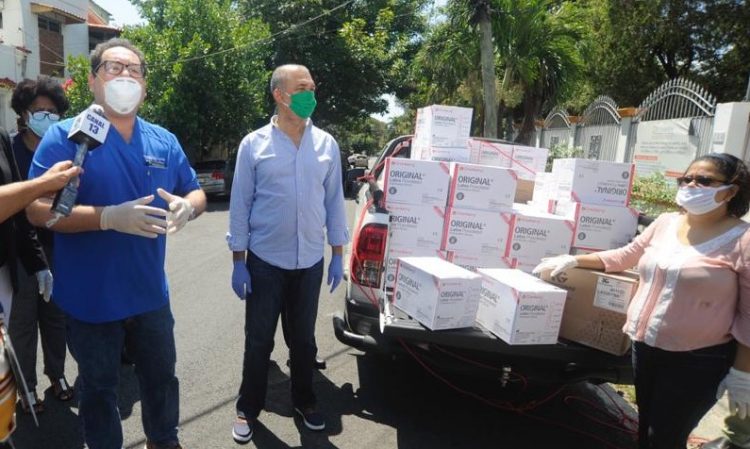 PRM y Abinader entregan más  equipos y materiales de apoyo a lucha contra COVID 19