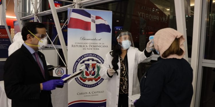 Al menos 128 dominicanos repatriados desde EE.UU. en vuelo ferry