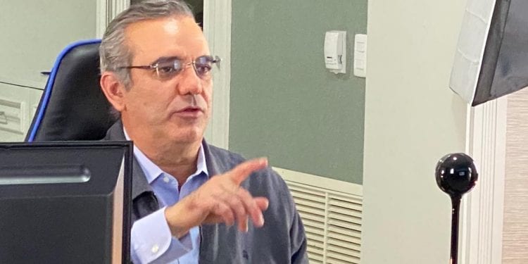Luis Abinader dirige mensaje a alcaldes y directores del PRM y aliados